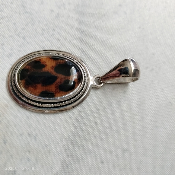 Silver Tone Oval Silver and Brown Leopard Pendant - Picture 2 of 10
